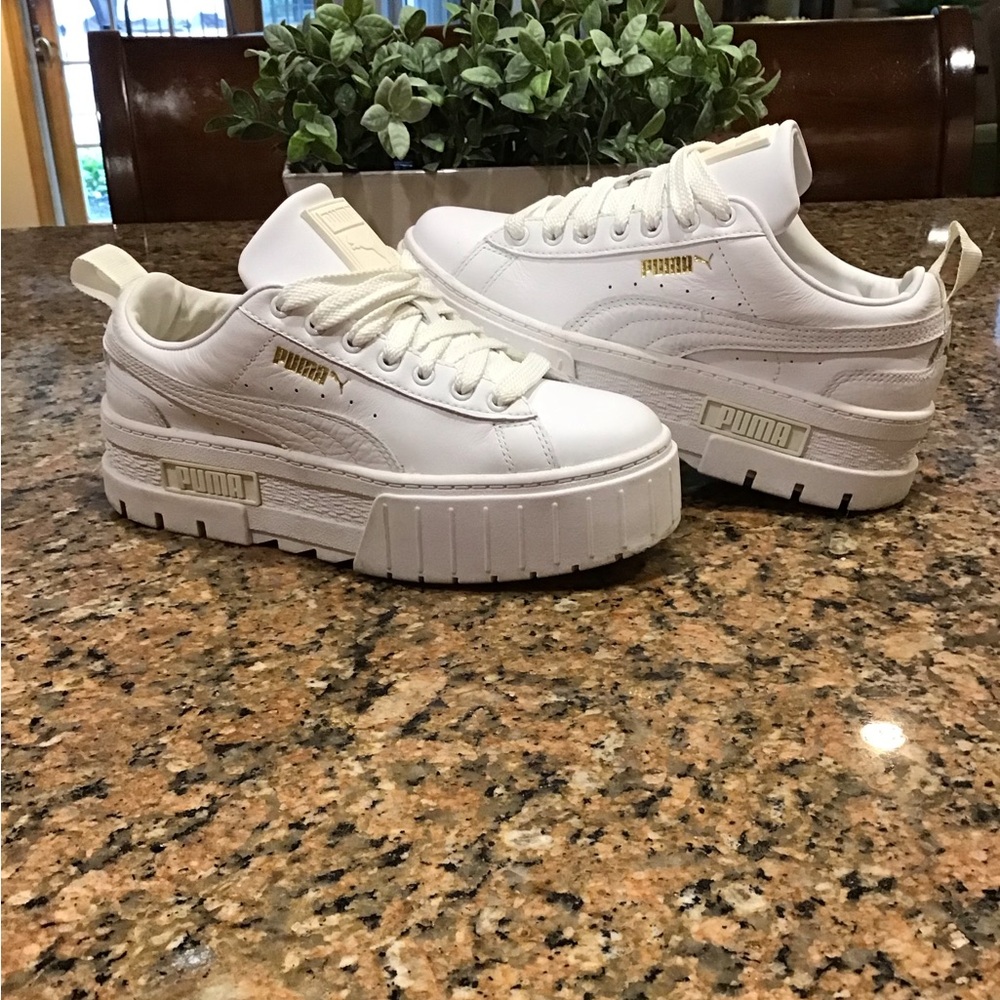 Puma Women's White Leather Sneakers Size 6.5